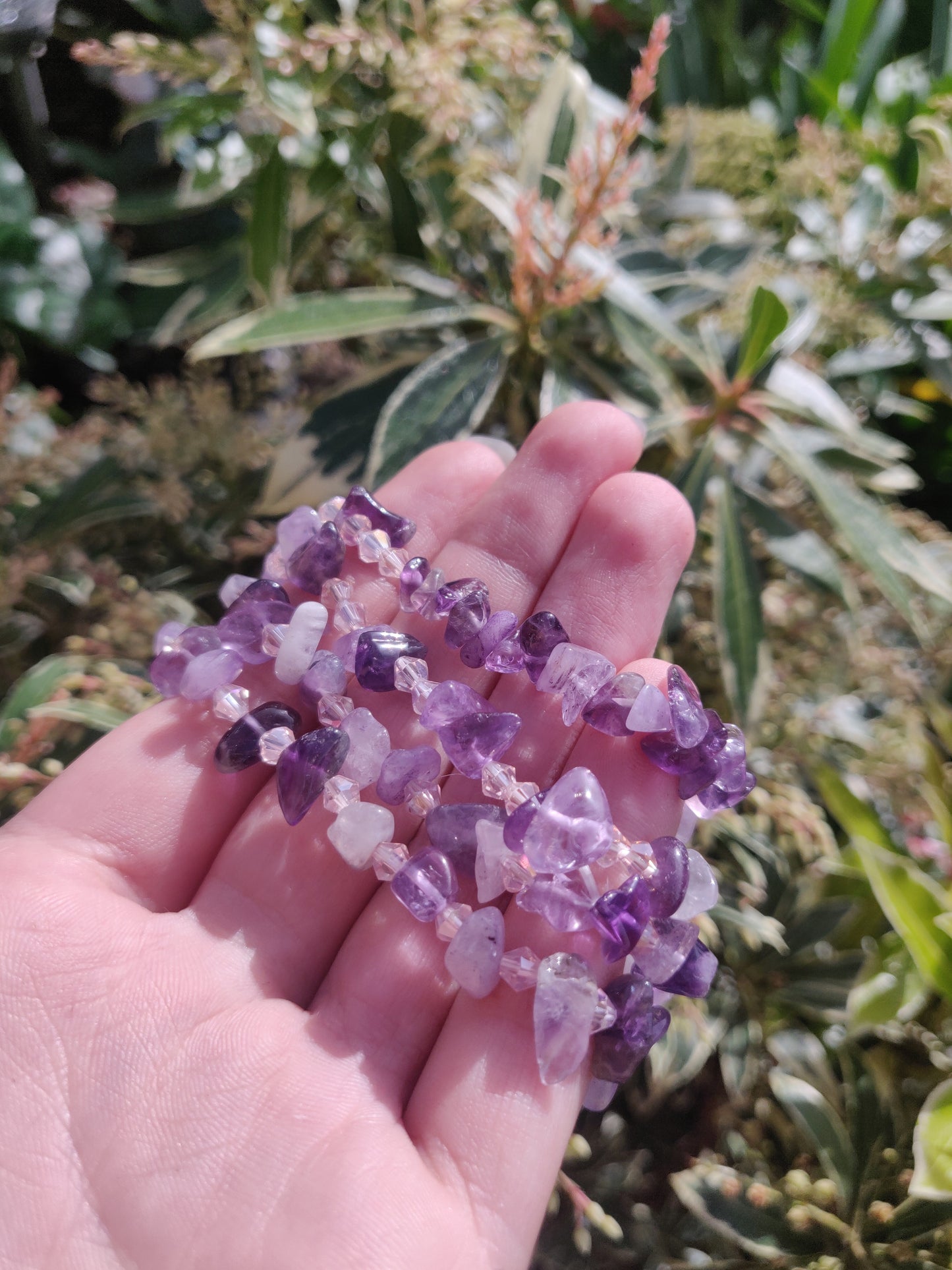 Amethyst and Jewel Shaped Bead Elastic Bracelet